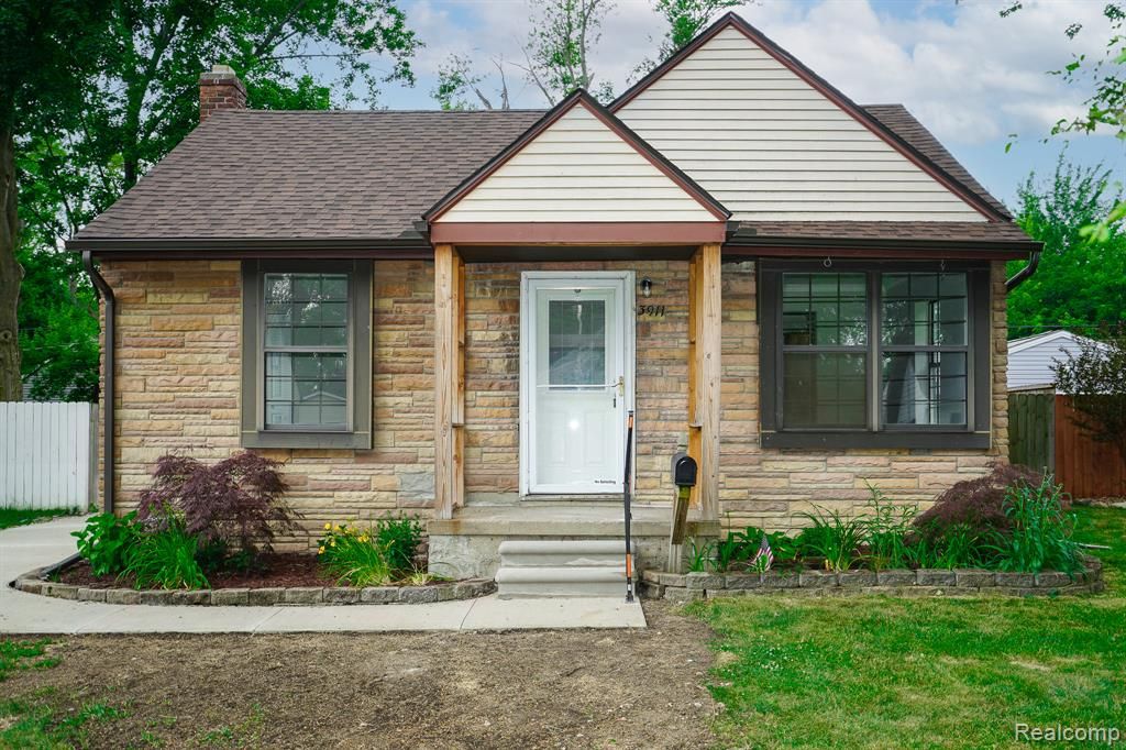 3911 Thomas Avenue, Berkley, MI 48072
