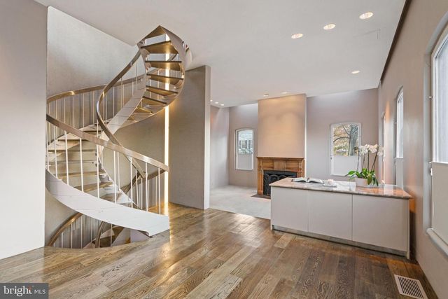 901 26TH ST NW, Washington, DC 20037