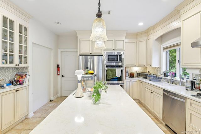 708 Park Lane, Cedarhurst, NY 11516