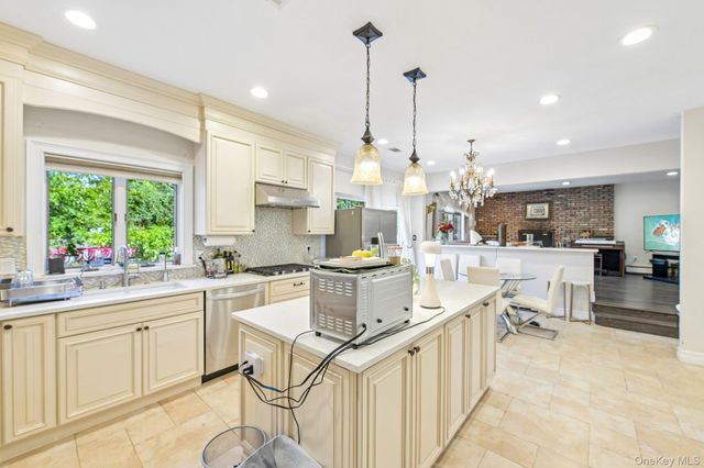 708 Park Lane, Cedarhurst, NY 11516