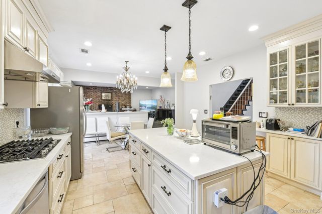 708 Park Lane, Cedarhurst, NY 11516