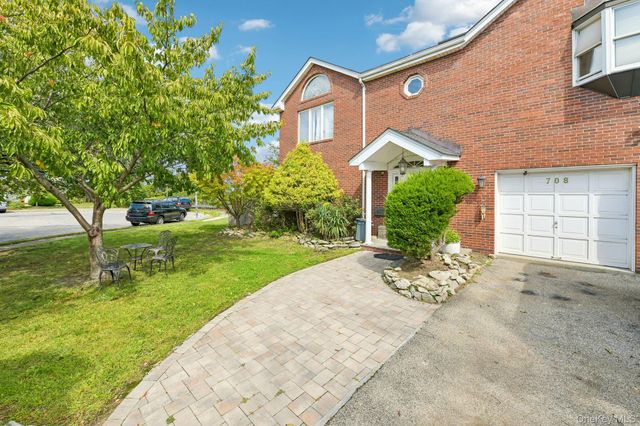 708 Park Lane, Cedarhurst, NY 11516