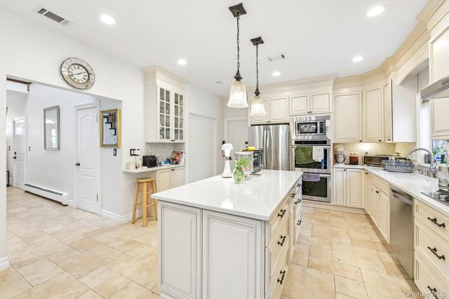 708 Park Lane, Cedarhurst, NY 11516