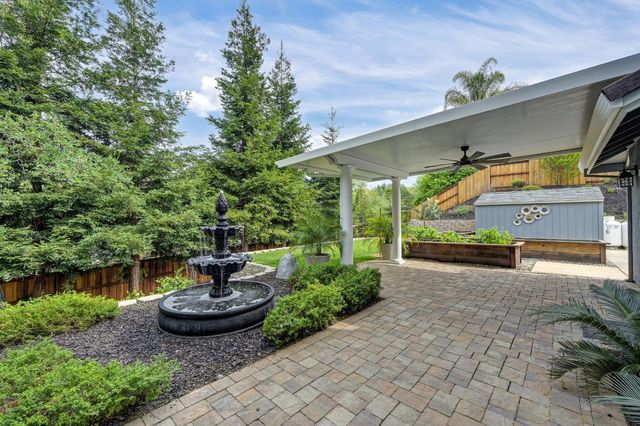 3485 Lambeth Dr, Rescue, CA 95672