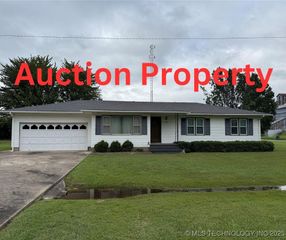 102 W Cowley, Chouteau, OK 74337