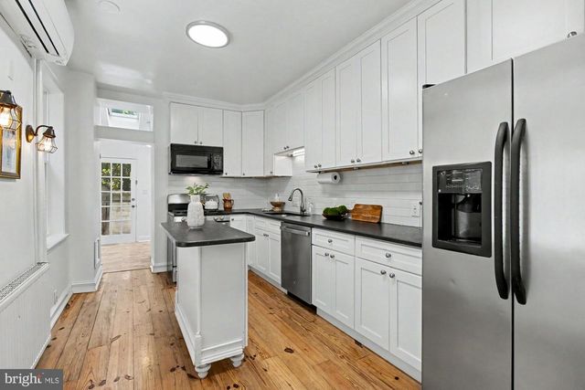 2011 BANK ST, Baltimore, MD 21231