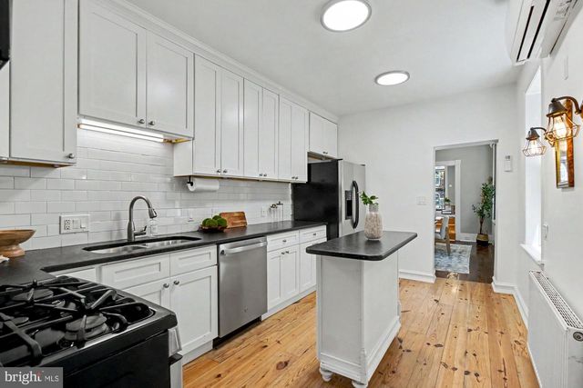 2011 BANK ST, Baltimore, MD 21231