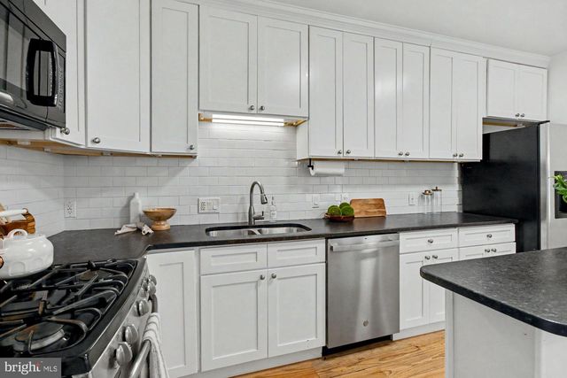 2011 BANK ST, Baltimore, MD 21231