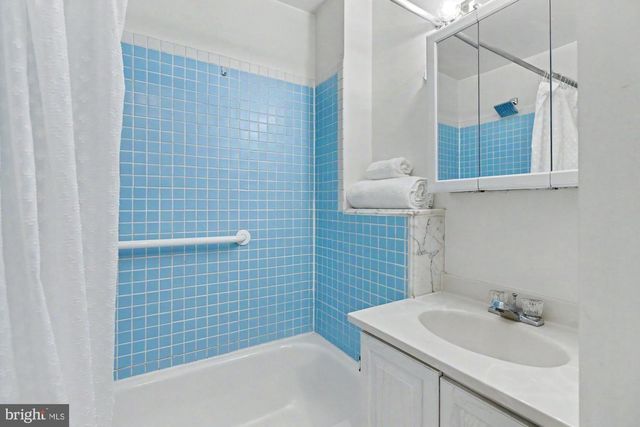 2011 BANK ST, Baltimore, MD 21231