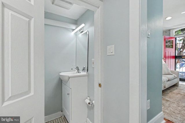 2011 BANK ST, Baltimore, MD 21231