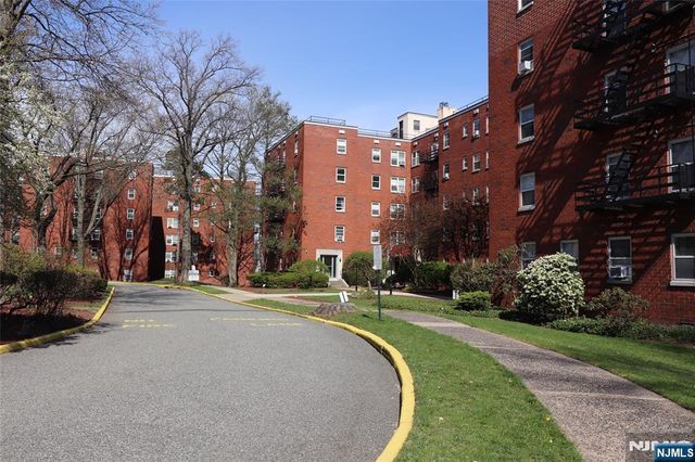 2330 Linwood Avenue 3D, Fort Lee, NJ 07024