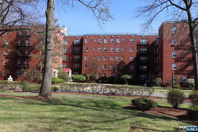2330 Linwood Avenue 3D, Fort Lee, NJ 07024