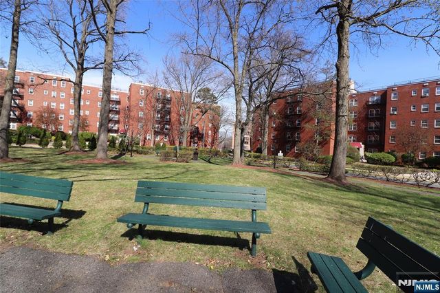 2330 Linwood Avenue 3D, Fort Lee, NJ 07024