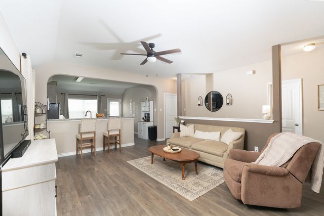 1402 Fantail Lane, Ennis, TX 75119