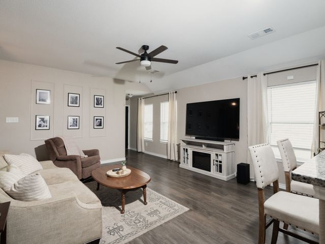 1402 Fantail Lane, Ennis, TX 75119