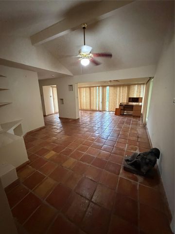 5622 Mackinaw St, Houston, TX 77053