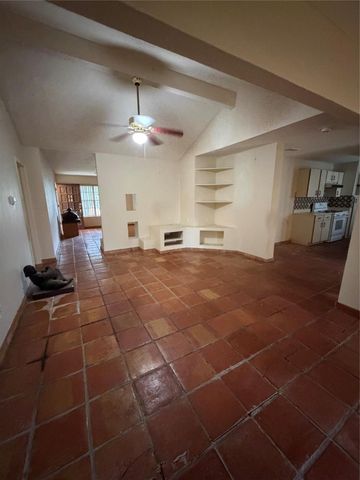 5622 Mackinaw St, Houston, TX 77053