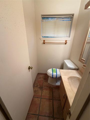 5622 Mackinaw St, Houston, TX 77053