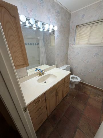 5622 Mackinaw St, Houston, TX 77053