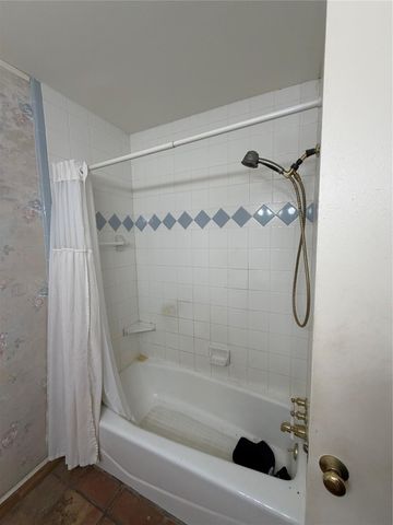 5622 Mackinaw St, Houston, TX 77053