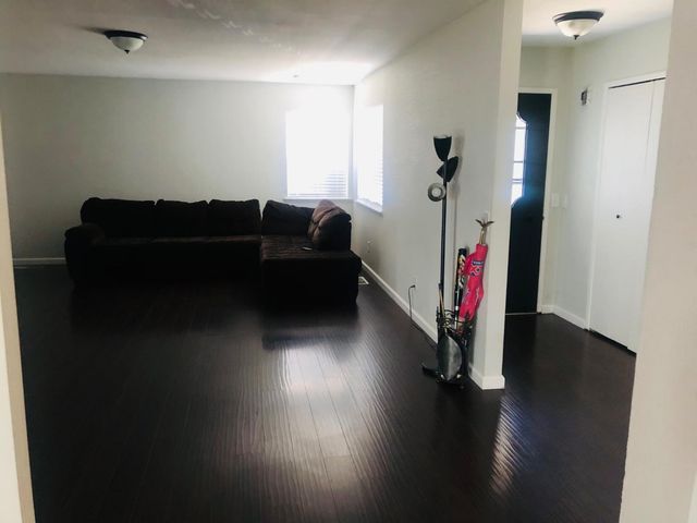 1010 E D St, Oakdale, CA 95361