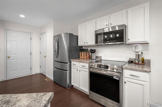 1842 Sterling Oaks Drive, St Peters, MO 63376