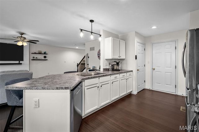 1842 Sterling Oaks Drive, St Peters, MO 63376