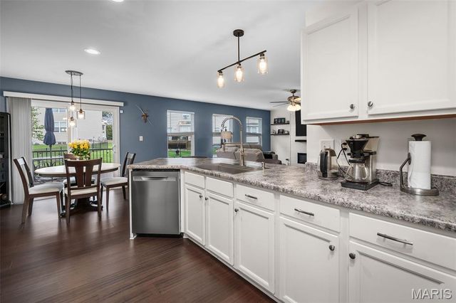 1842 Sterling Oaks Drive, St Peters, MO 63376