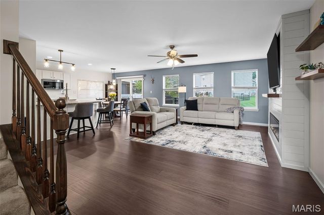 1842 Sterling Oaks Drive, St Peters, MO 63376