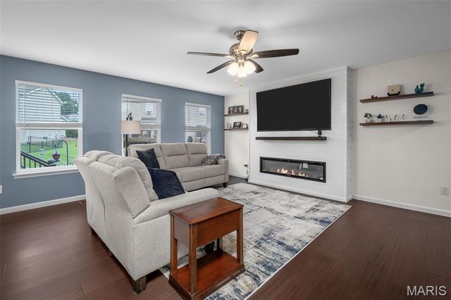 1842 Sterling Oaks Drive, St Peters, MO 63376