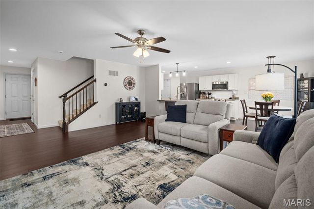 1842 Sterling Oaks Drive, St Peters, MO 63376