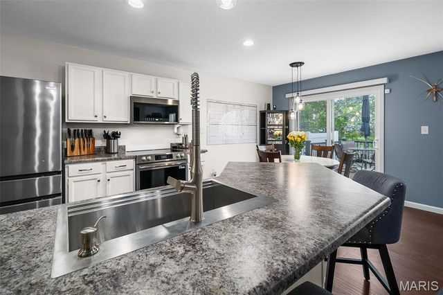 1842 Sterling Oaks Drive, St Peters, MO 63376