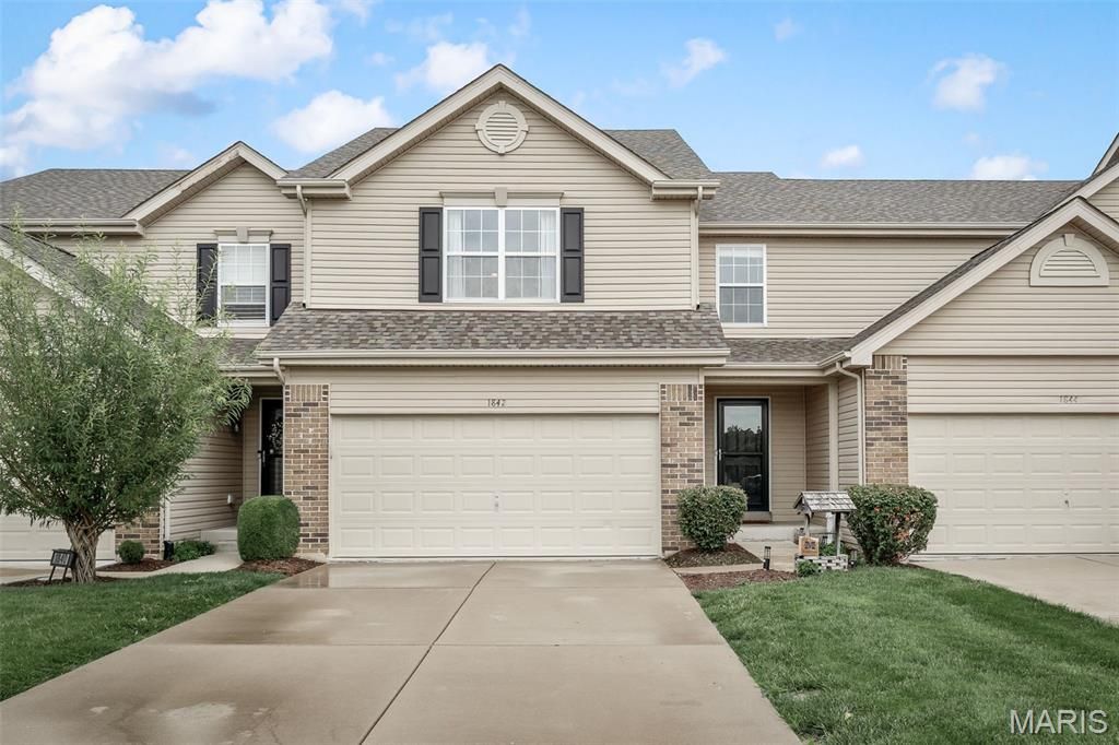 1842 Sterling Oaks Drive, St Peters, MO 63376