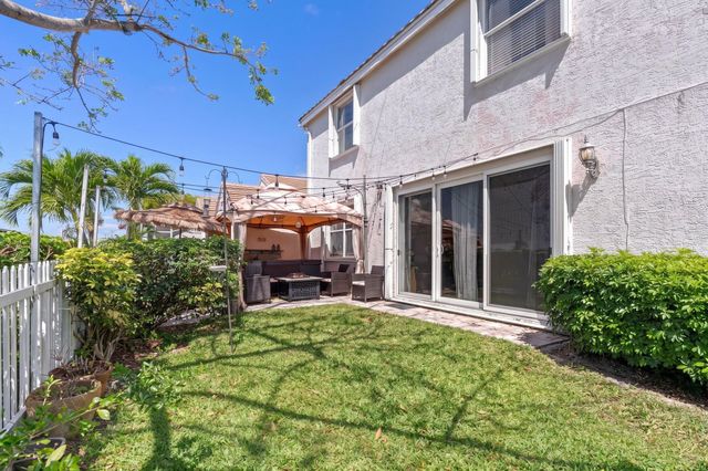 164 Berenger Walk, Royal Palm Beach, FL 33414