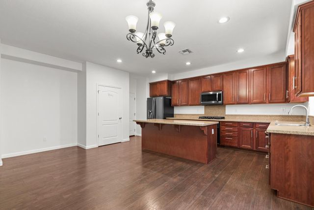 5225 Sun Chaser Way, Sacramento, CA 95835