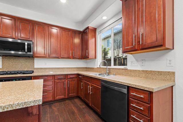 5225 Sun Chaser Way, Sacramento, CA 95835