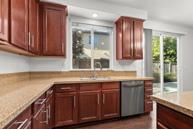 5225 Sun Chaser Way, Sacramento, CA 95835