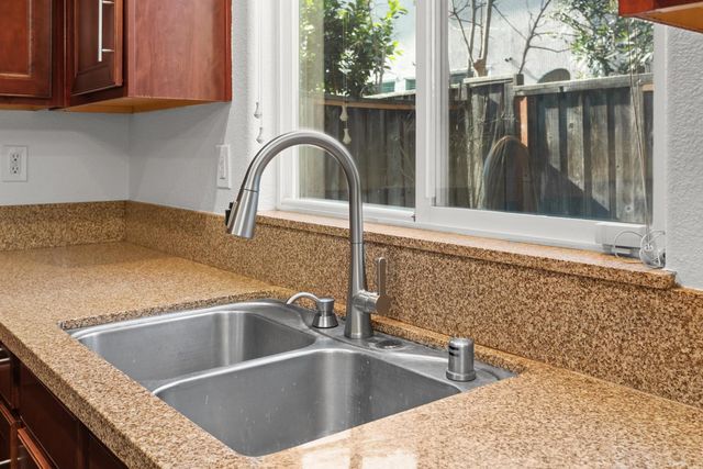 5225 Sun Chaser Way, Sacramento, CA 95835