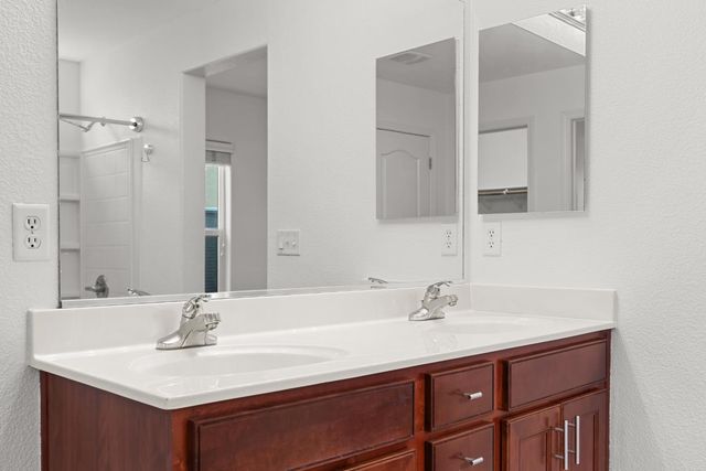 5225 Sun Chaser Way, Sacramento, CA 95835