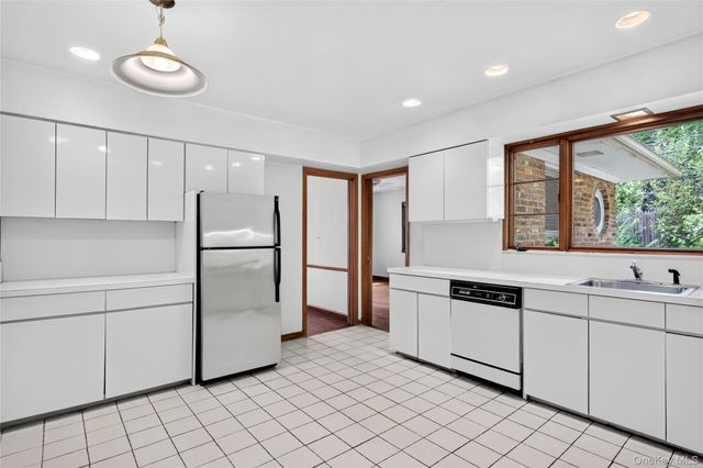 31 Orchard Farm Road, Port Washington, NY 11050