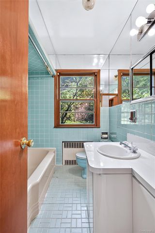 31 Orchard Farm Road, Port Washington, NY 11050