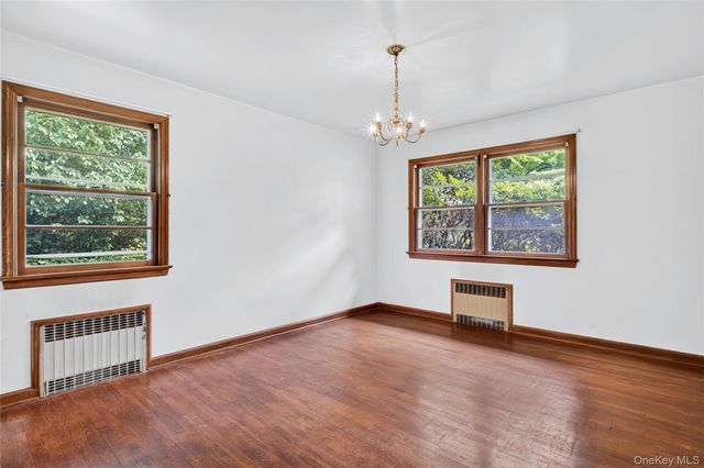 31 Orchard Farm Road, Port Washington, NY 11050