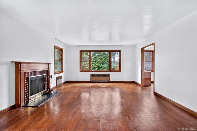 31 Orchard Farm Road, Port Washington, NY 11050