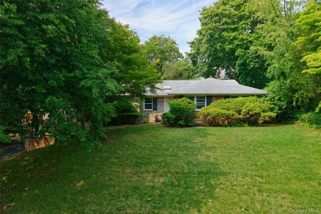 31 Orchard Farm Road, Port Washington, NY 11050