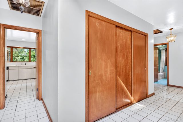 31 Orchard Farm Road, Port Washington, NY 11050