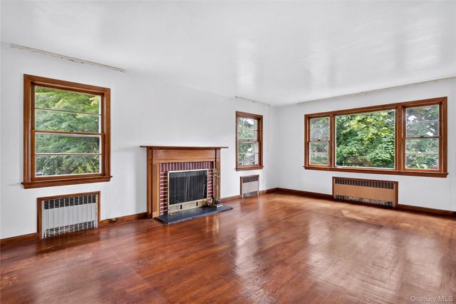 31 Orchard Farm Road, Port Washington, NY 11050