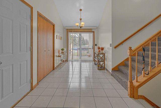 1270 97th Place, Crown Point, IN 46307