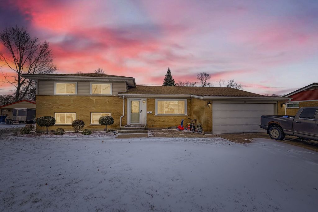 887 Ingram Place, Des Plaines, IL 60016