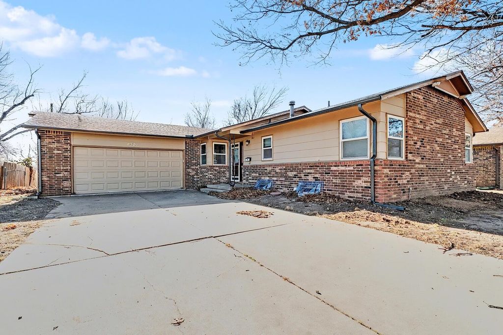 8209 E Boston St, Wichita, KS 67207