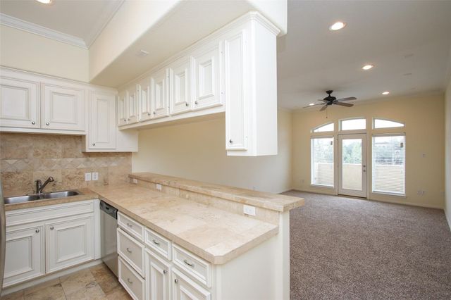 2701 Helena Street 202, Houston, TX 77006